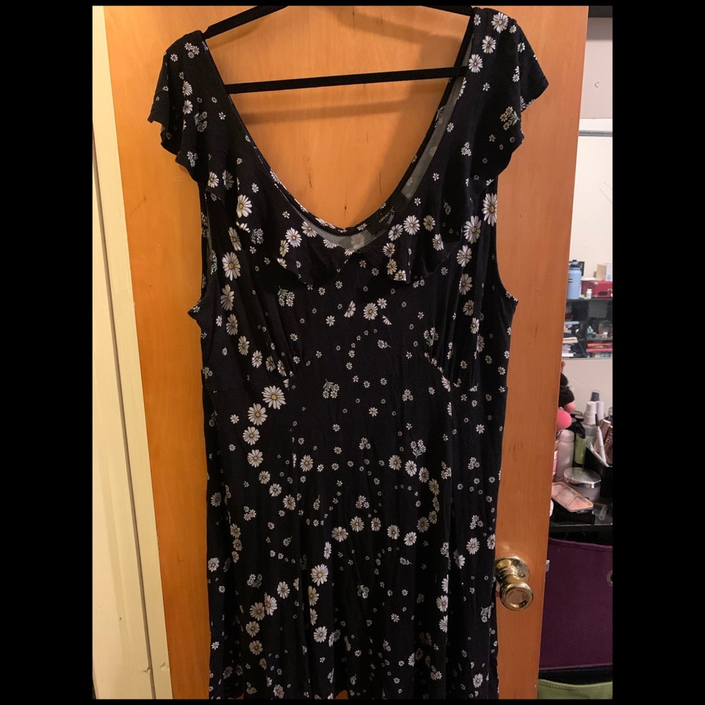 Black daisy print dress